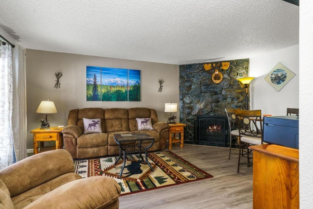 The Moose Crossing Apartment Anchorage Bagian luar foto